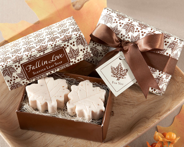 Fall Wedding Favor Ideas with Leaf Themes Fall Wedding Favor Ideas with Leaf Themes