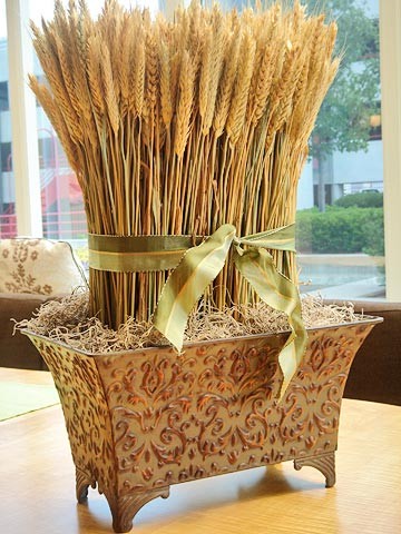 Elegant and Simple Fall DIY Wedding Centerpiece Ideas Wheat Bundle Centerpiece
