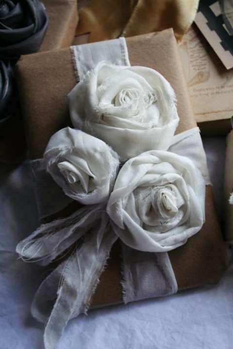 5 Beautiful Wedding Favor Wrapping Ideas – Get Creative! Fabric Flowers