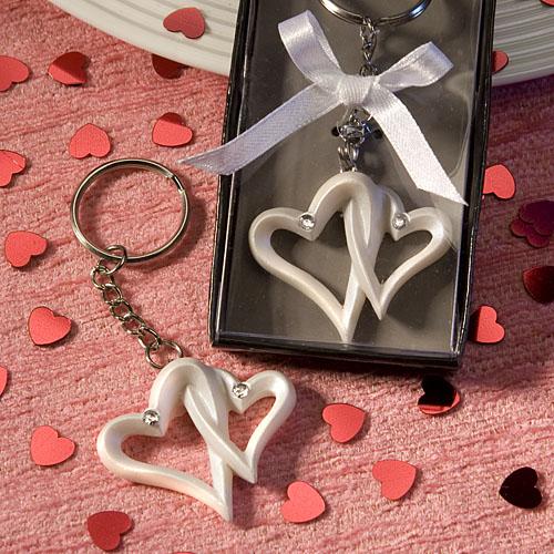 5 Charming Valentine’s Day Wedding Favors Interlocking Heart Design Favor Saver Key Chains