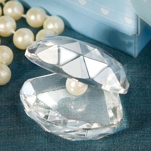 5 Luxurious Wedding Favors for Spring 2013 Choice Crystal Clamshell Favors