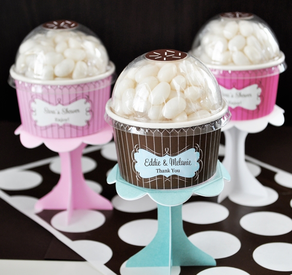 5 Luxurious Wedding Favors for Spring 2013 Personalized Candy Cupcake Favors
