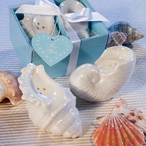 These shell design salt and pepper shaker wedding favors 